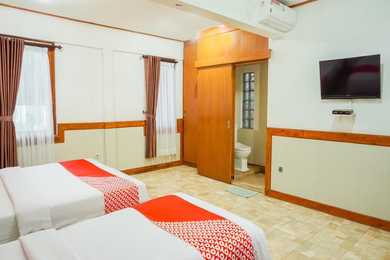 Oyo 1209 Tirtasari Nice Guesthouse Bandung Esterno foto
